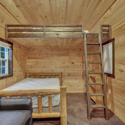 creekside cabin - bedroom