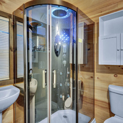 creekside cabins - bathroom
