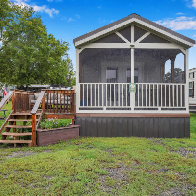 premium lakeside cabin - front deck