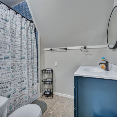 upstairs apartment - bathroom