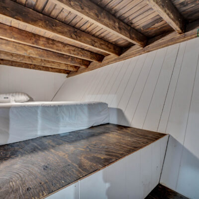 upstairs apartment - loft2