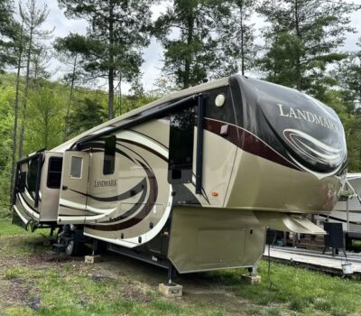 Landmark Renta Camper at Jellystone Park™ at Babcock Hollow