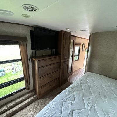Landmark Renta Camper at Jellystone Park™ at Babcock Hollow
