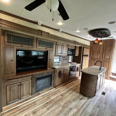 Landmark Renta Camper at Jellystone Park™ at Babcock Hollow