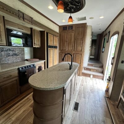 Landmark Renta Camper at Jellystone Park™ at Babcock Hollow
