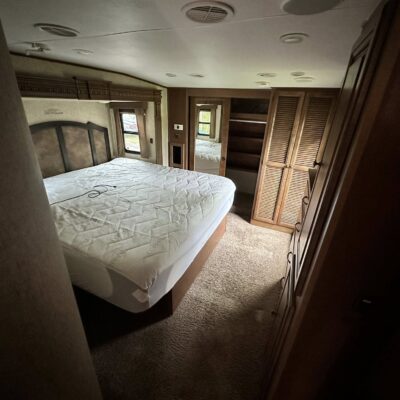 Landmark Renta Camper at Jellystone Park™ at Babcock Hollow